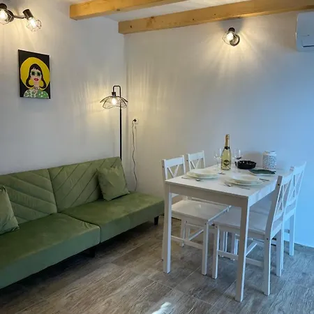 House Marin Dvor * Vrsine